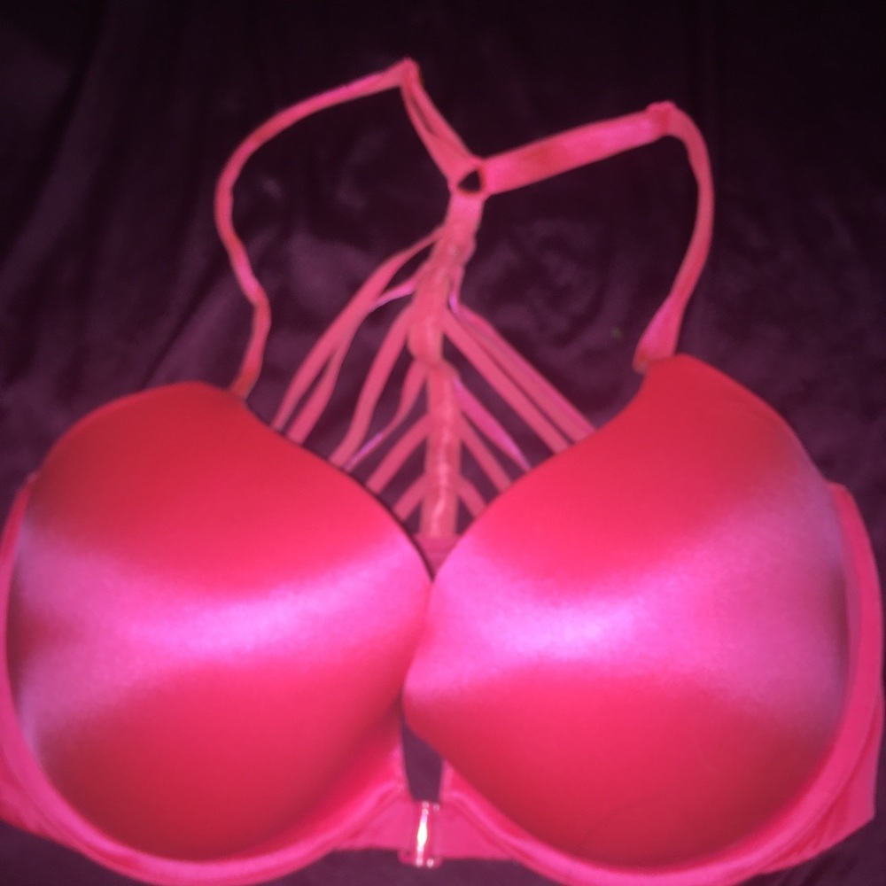 32DDD VS Push Up Bra